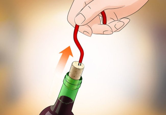 Nếu có một đoạn thép có đầu xoắn ốc, bạn có thể chế như 1 dụng cụ nở nắp rượu vang.