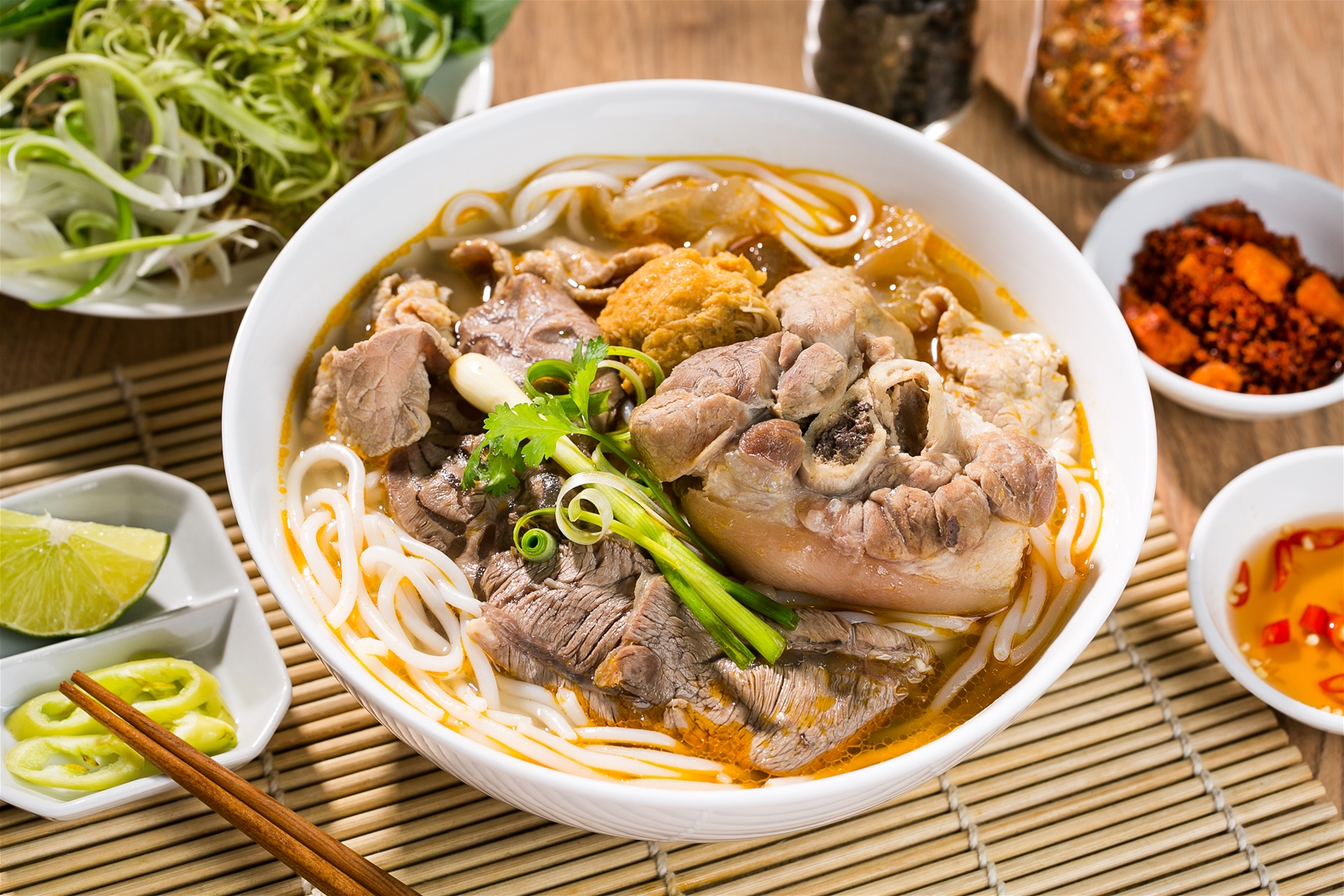 Cách nấu bún bò huế chuẩn vị 2